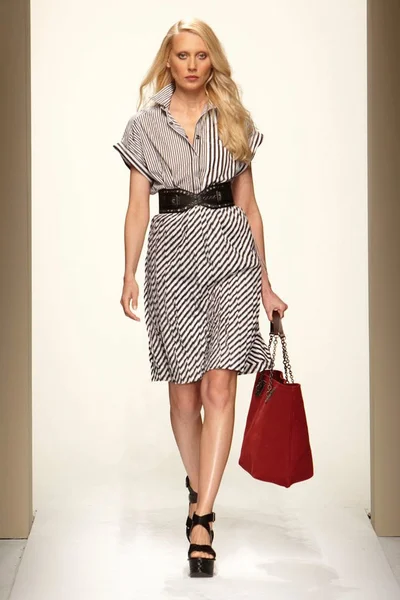 Look 13